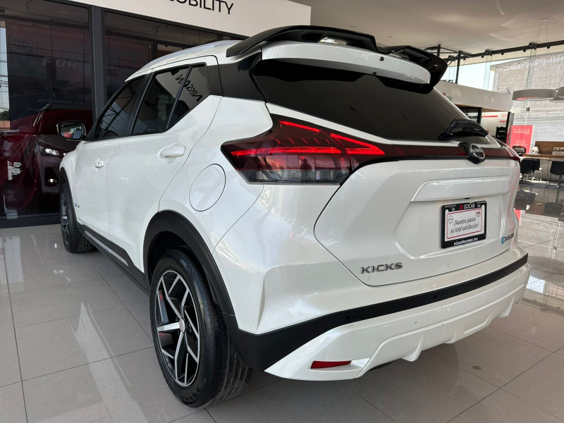 Nissan Kicks  5 pts. Exclusive e-Power, E-REV, TA, piel, RA-17 2023